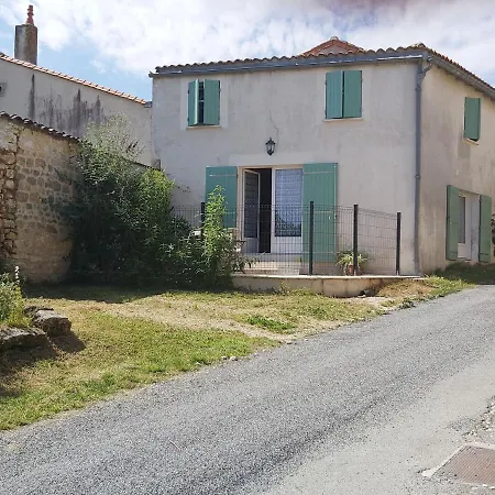 Jonzac-Gite-Lepuits Clion  Exterior photo